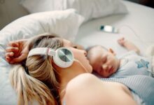 Les meilleurs podcasts mains libres à écouter en tant que nouvelle maman