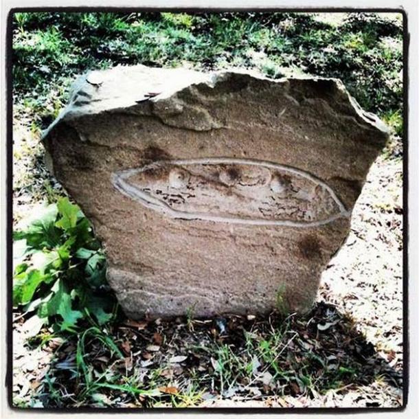 Photo de la pierre tombale de l'OVNI extraterrestre Aurora. (Ville d'Aurora)