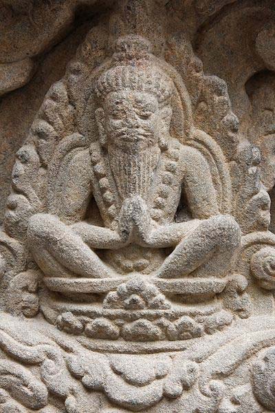 Un relief de temple représentant un Rishi. (Ddalbiez/CC BY SA 3.0)