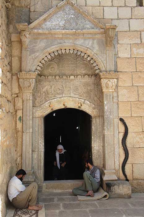 Entrée du temple à Lalish (MikaelF / CC BY-SA 3.0)