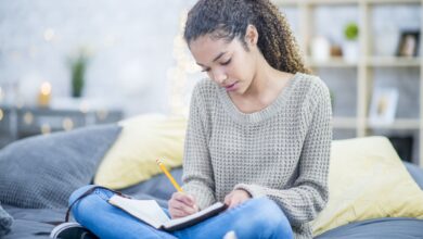 Thérapie par l'écriture pour les adolescents en difficulté