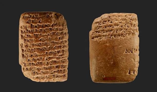 Avers (CC0) et revers (CC0) d'une lettre Amarna : Lettre royale d'Assur-uballit, roi d'Assyrie, au roi d'Égypte.
