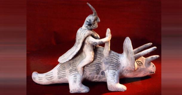 Une célèbre figurine d'Acámbaro représentant un humain chevauchant apparemment un dinosaure. (Creative Commons)