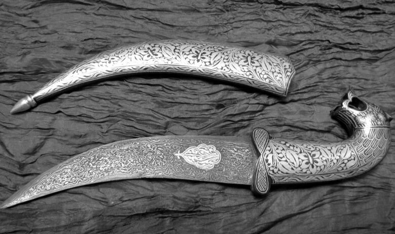 With a blade of Damascus steel (similar to Wootz steel), the blade makes this object a treasured piece.