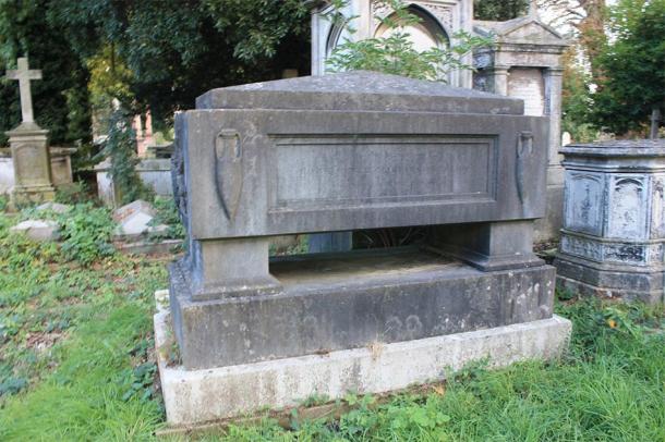 La tombe du 2e marquis de Sligo, cimetière vert de Kensal. (Stephencdickson / CC BY-SA 4.0)