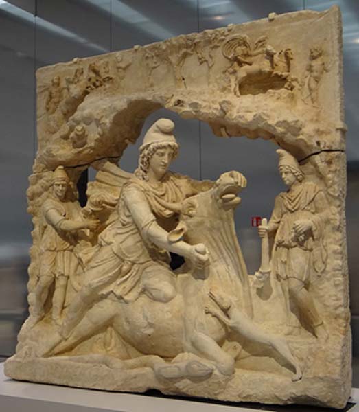 Mithras tuant le taureau (vers 150 CE). (Serge Ottaviani/CC BY-SA 3.0)
