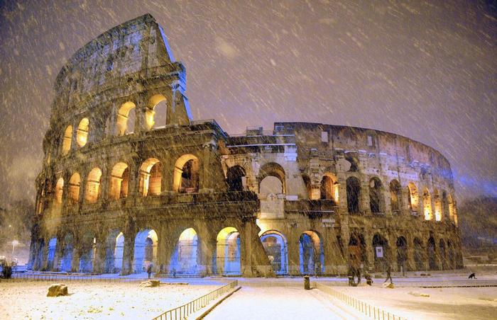 37 Chutes de neige - Colisée de Romes Italie