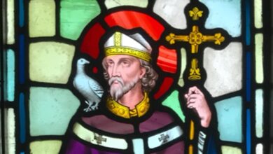 Stained glass depicting Saint David. Source: Hchc2009 / CC BY-SA 4.0.