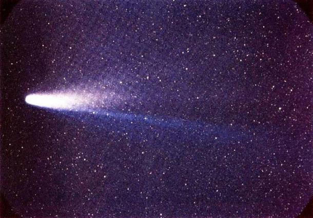 Comète 1P/Halley telle que prise le 8 mars 1986 par W. Liller, Île de Pâques, dans le cadre du réseau international des phénomènes à grande échelle de Halley Watch (IHW). (Domaine public)