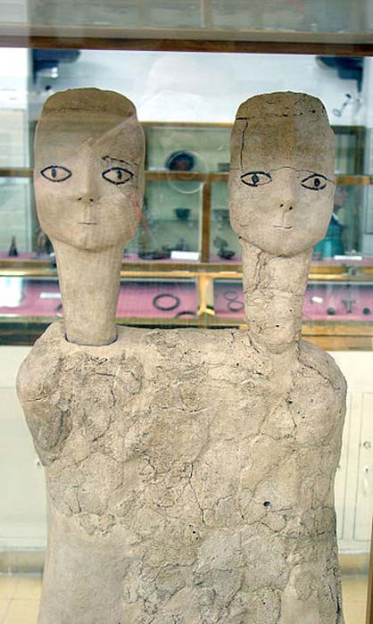 Statues androgynes à deux têtes de Ain Ghazal.