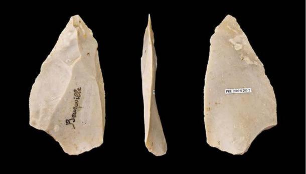 Outils moustériens fabriqués par les Néandertaliens.