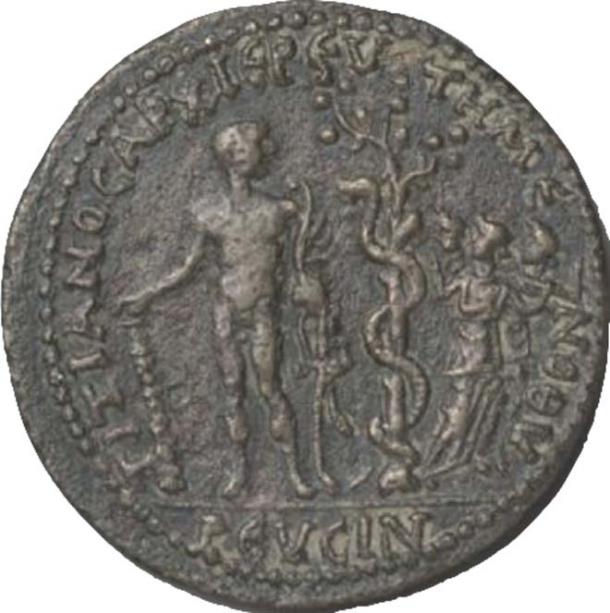 Pièce de monnaie romaine du IIIe siècle après J.-C. Hercule, le pommier à serpents, et trois Hespérides. (auteur fourni)