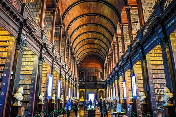 Le Trinity College de Dublin est le siège actuel du Livre de Kells original.