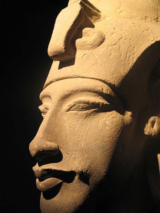 Les caractéristiques exagérées d'Akhenaton 