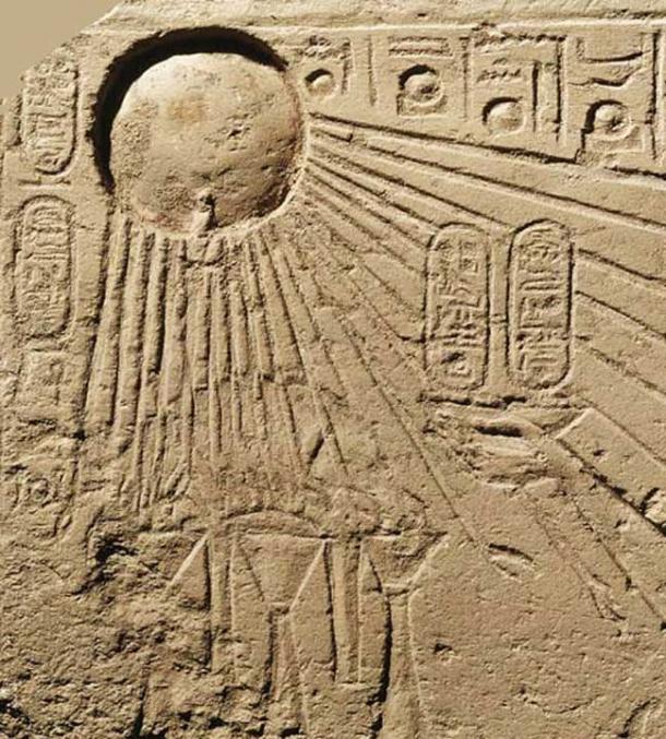 Le symbole de l'Aton égyptien qui a peut-être représenté à l'origine la magnifique comète de 1486 av. 