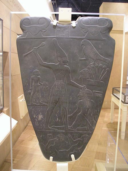 Les vaches apparaissent sur la ceinture des Rois et le haut de la palette Narmer.