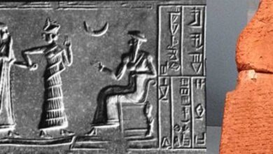 A cylinder seal impression, ca. 2100 BC, sometimes interpreted as Ur-Nammu (seated) bestowing governorship on Ḫašḫamer, ensi of Iškun-Sin.