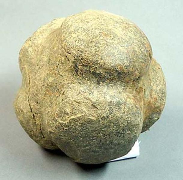 Figure 11. Sphère de pierre trouvée sur les Orcades. (Crédit photo : Orkney Archaeology)