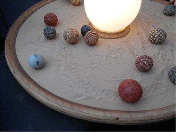 Figure 5. Balles de pierre utilisées par les artistes (Crédit photo : Laird Scranton)