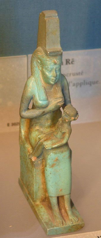 Isis soignant Horus (Louvre).