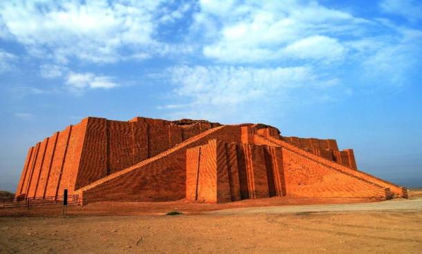 Ziggourat restauré dans l'ancienne Ur, temple sumérien en Irak