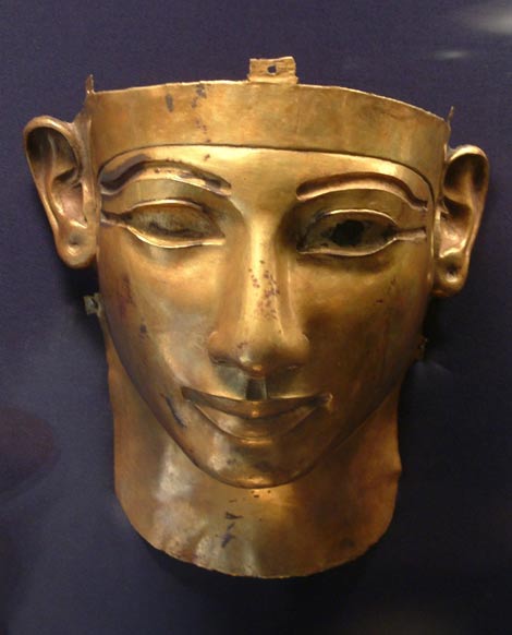 Le masque mortuaire en or massif du roi Salomon. Si les pharaons de Tanis ne faisaient qu'un avec la Monarchie Unie, alors c'est l'image du roi Salomon.