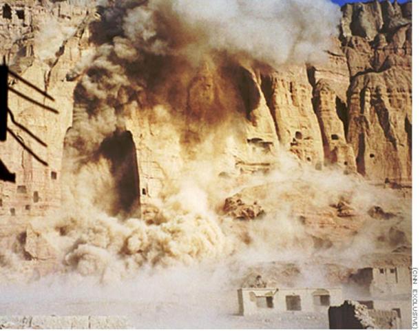 Destruction d'un Bouddha de Bamiyan par les Talibans.