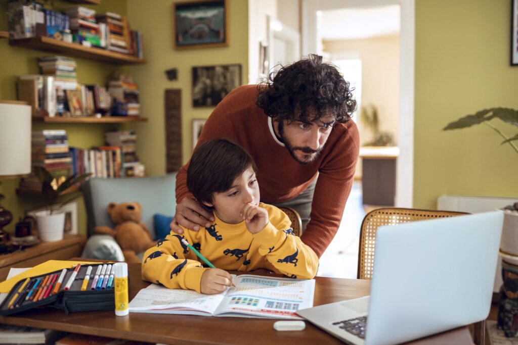 Comment commencer à scolariser votre enfant à la maison | Troovez.com