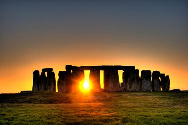 Le soleil de Stonehenge. (Image : simonwakefield CC BY 2.0)