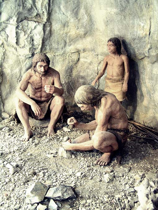 Une famille de Néandertaliens.