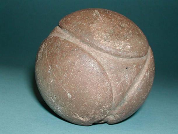 Figure 2. Sphère géométrique en pierre trouvée dans le Cumbria, en Angleterre